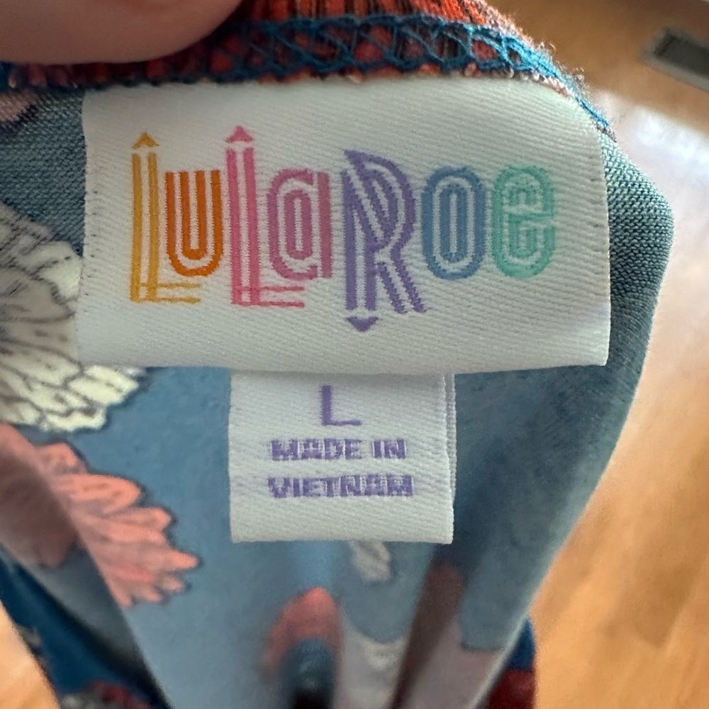 NWT- Lularoe Irma Short Sleeve Top - Picture 2 of 3